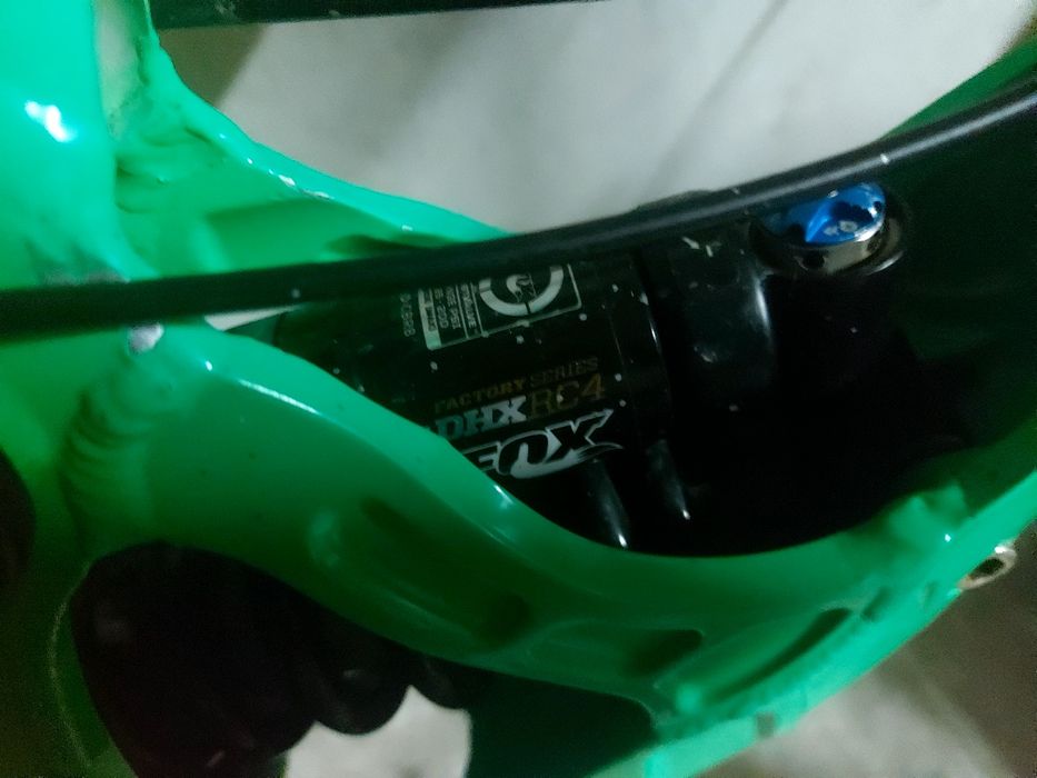 Bicicleta de downhill banshee legend mkII