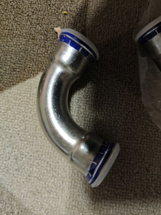 Kolano GEBERIT Mapress 90 stopni fi 28 mm