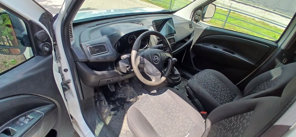 Opel Combo 2014r  1.3 (duży pobór oleju)