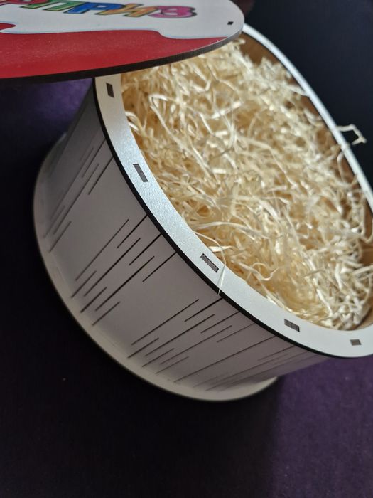 Подарункова коробка у вигляді яйця "Kinder сюрприз", L 37см*29см*11см біла