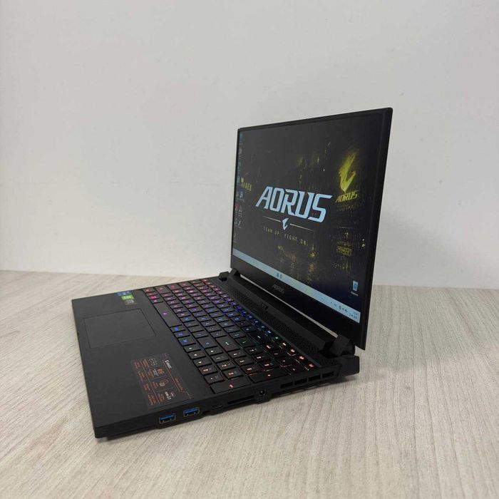 Gigabyte Aorus 15P XD	 240Hz i7 11800H 16Gb SSD 1Tb RTX 3070