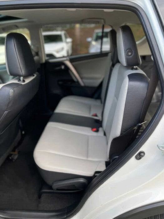 Toyota RAV4 Limited      2018