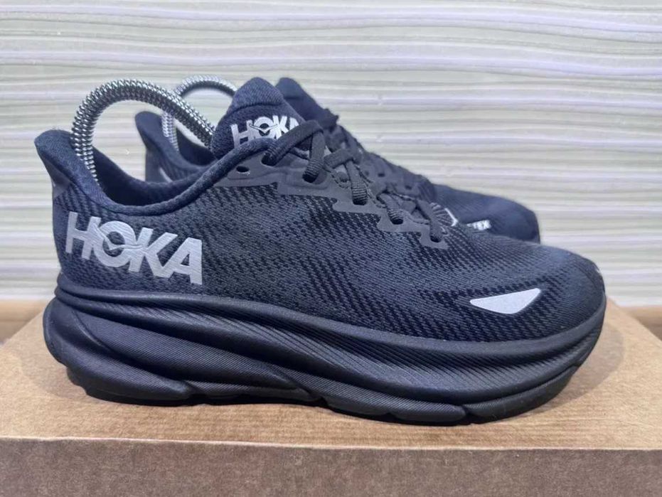 Кросівки для бігу та трейлу Hoka One One
