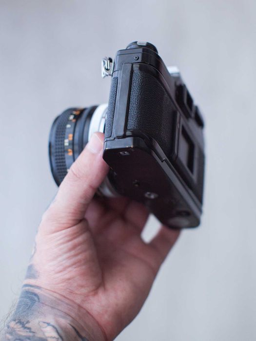 Canon AE-1 (Preta) + FD 50mm f/1.8 (Analógica 35mm) - Totalmente Funcional - Estado OK