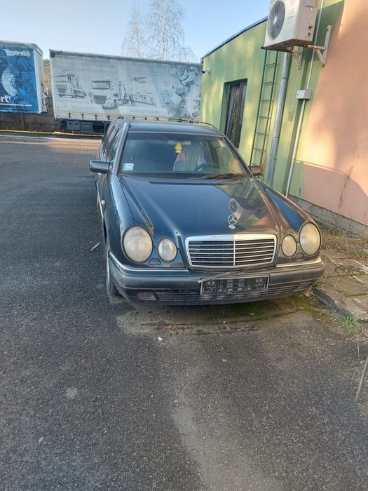 Mercedes E230 Benzyna+gaz - zarejestrowany - Okazja.
