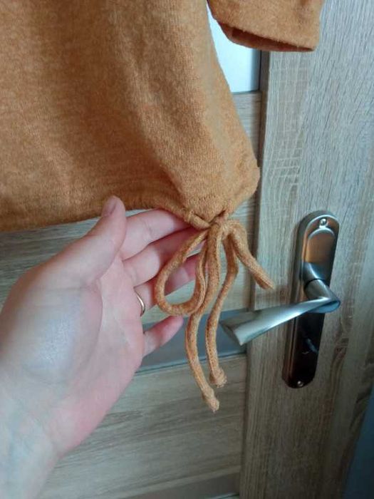 Sweter ze ściągaczem