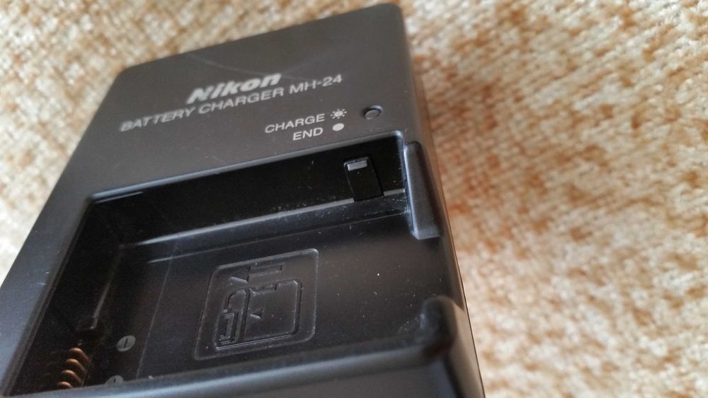 Ladowarka NIKON MH-24