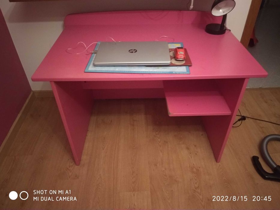 Secretária cor-de-rosa