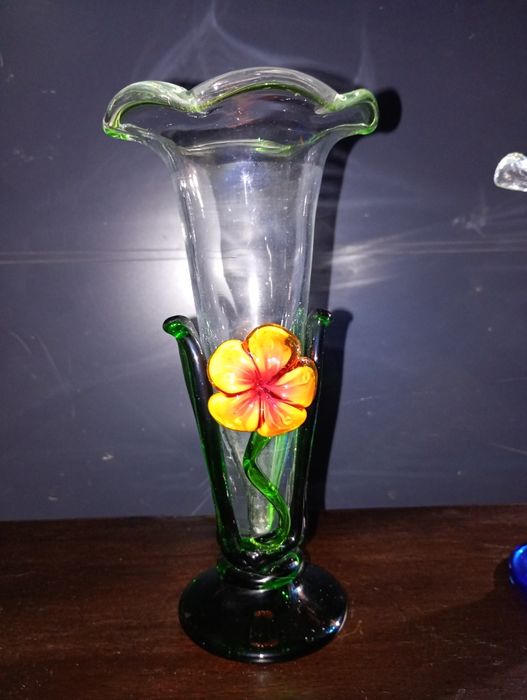 Jarra / Vaso Vintage em Vidro Soprado com Flor em Relevo (Estilo Murano