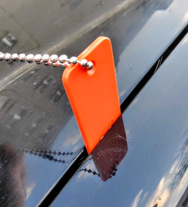 Narzędzie do pomiaru szczelin błotnika maski po naprawie blacharskiej