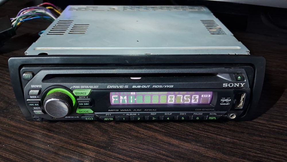 Оригінальна авто магнітола Соні з дисками та флешка