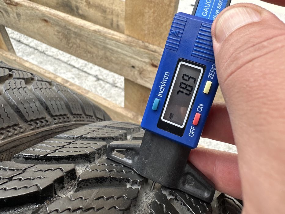Шини зима 185/60 R15 Debica резина майже нова