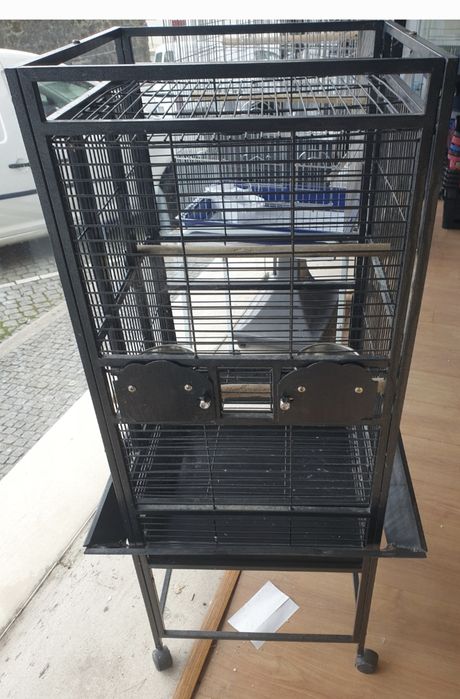 Gaiolas novas em loja