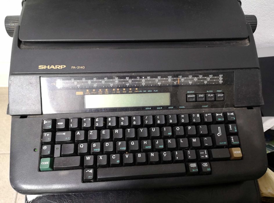 Vintage - Potes madeira / "Sharp" (PA-3140) -  máquina escrever / humanos (figuras papel)