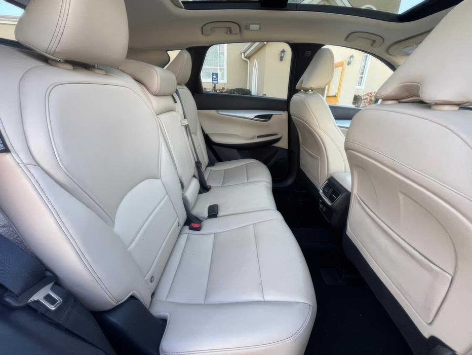 Infiniti QX50      2021