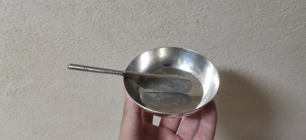 Manteigueira com faca