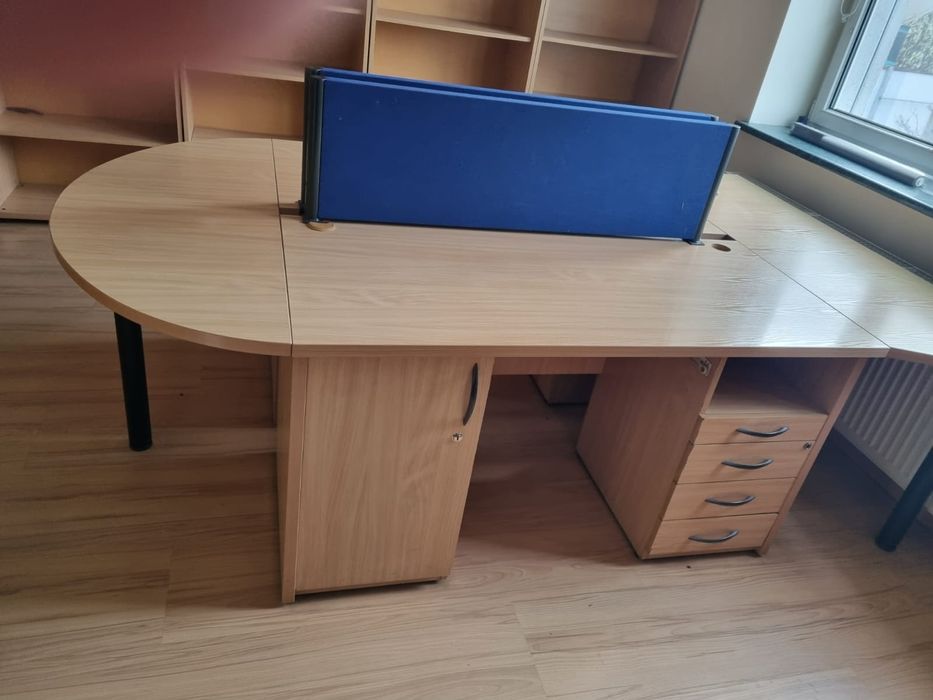 Oddam biurka 3 kpl podwójnych