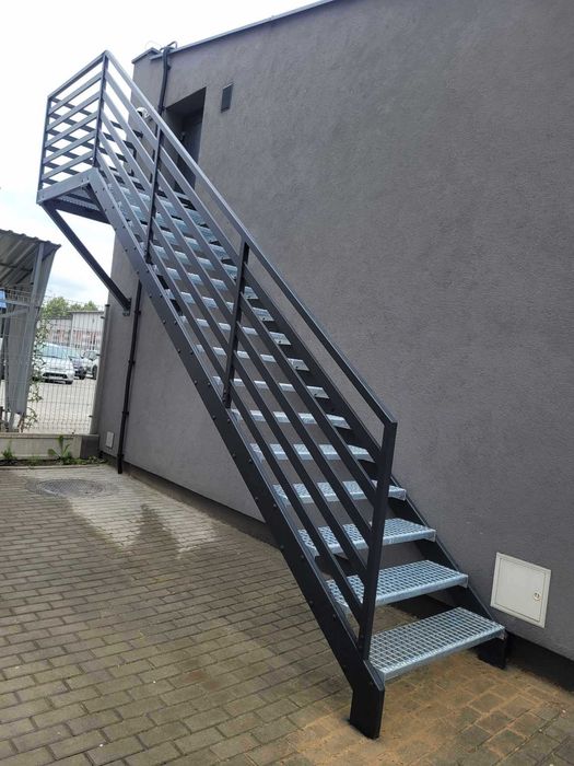 Schody metalowe zewnętrzne