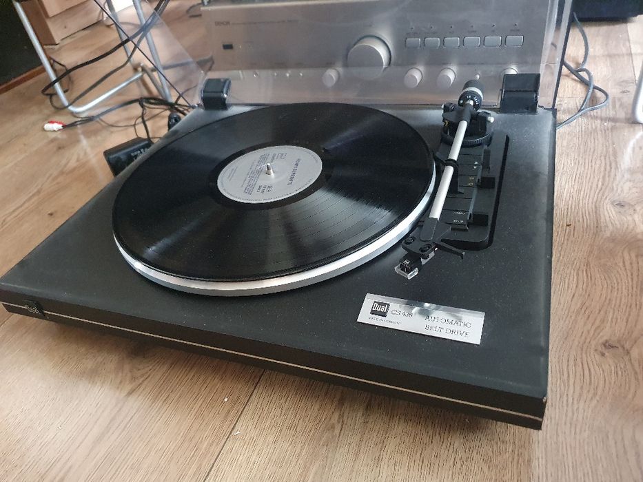 Wysokiej klasy gramofon Dual cs435