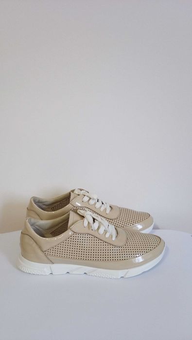 Жіночі кросівки MATERNA р.39 устілка 24,6 см