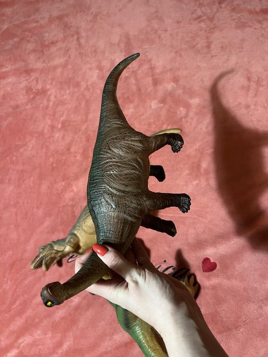 Динозаври іграшкові
