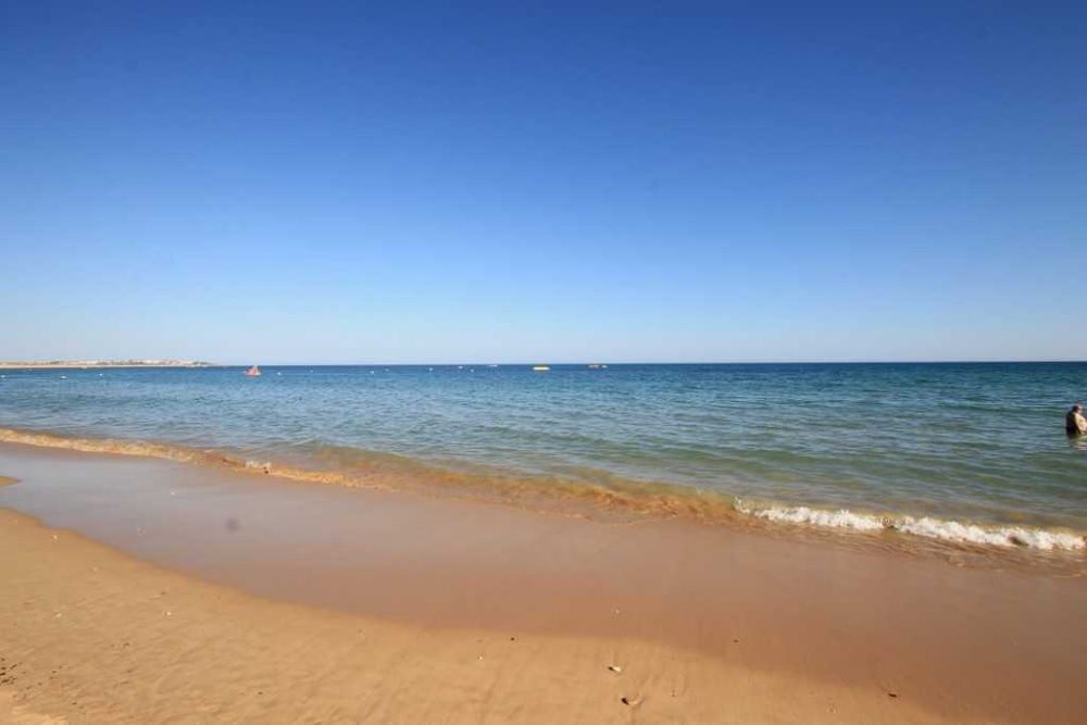 T2 na 1ª linha de Praia Armação de Pêra Desconto de 100€ de 18 a 25 de Julho