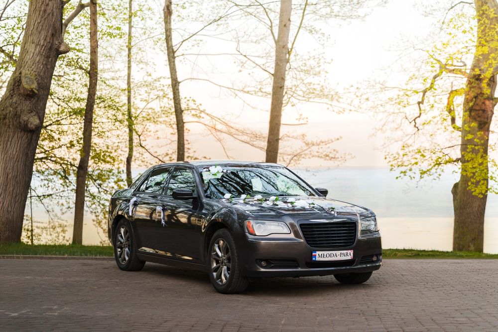 Chrysler 300S do ślubu – elegancja z charakterem