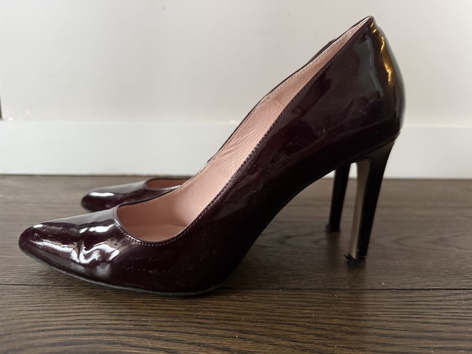 Śliwkowe szpilki Bravomoda.