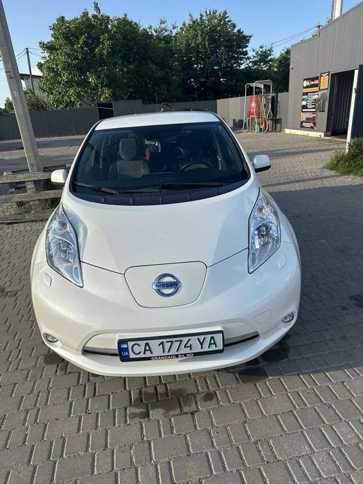 Продам Nissan Leaf