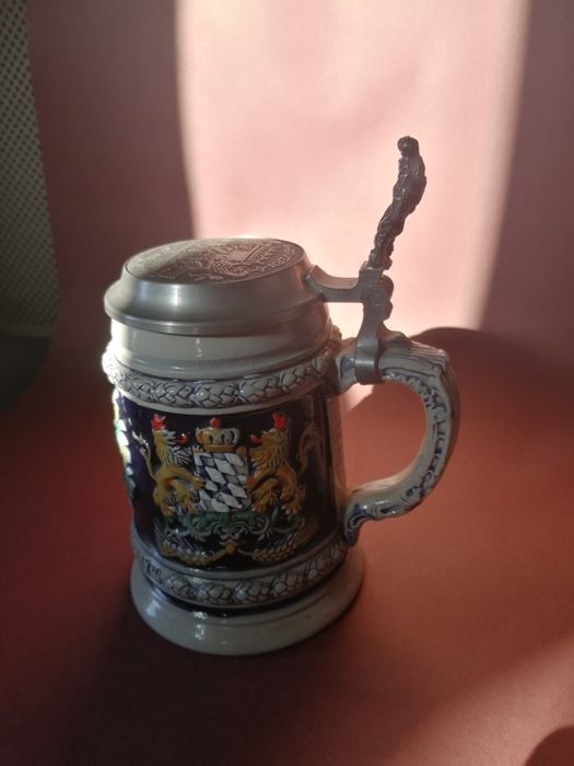 Caneca alemã cerveja colecção grés e tampa em estanho (+nas fotos)