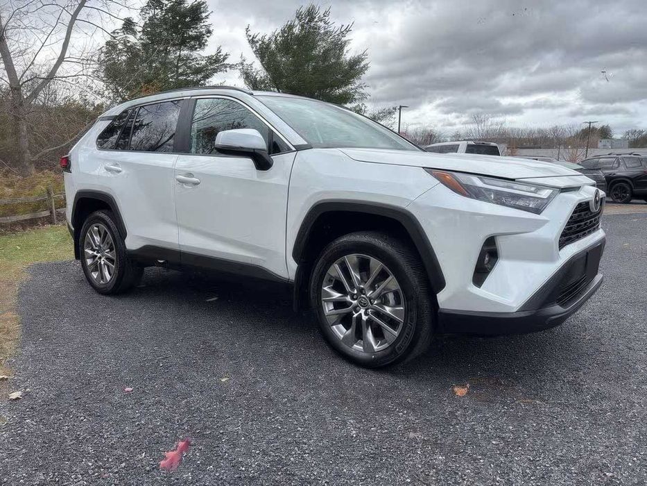 Toyota RAV4 XLE Premium      2023