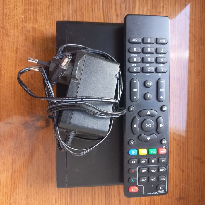 Тюнер супутниковий