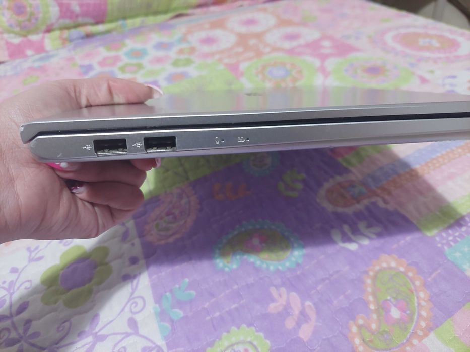 Computador Asus a funcionar