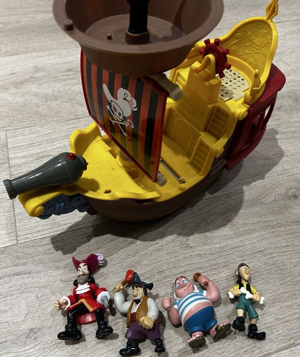 Jake i piraci z Nibylandii - Wesoły Roger z załogą