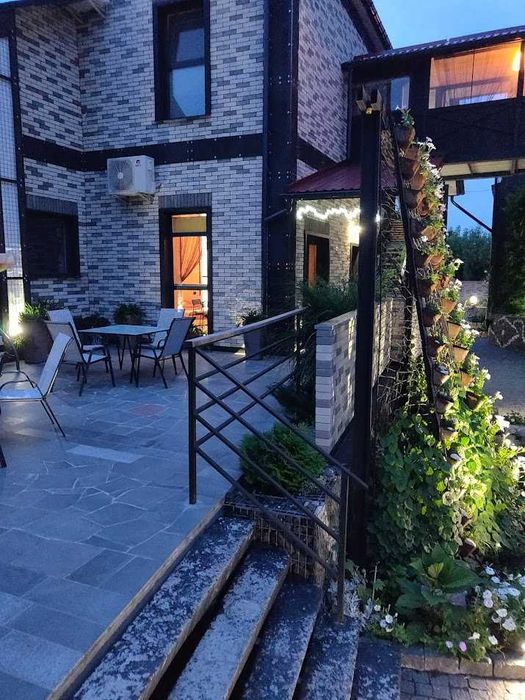 Апартаменти "LOFT" з терасою для відпочинку в Сарнах, подобова оренда