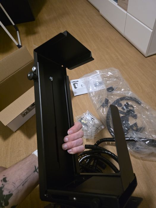 Zestaw do biurka : Uchwyt podblatowy na komputer PC + Organizer kabli