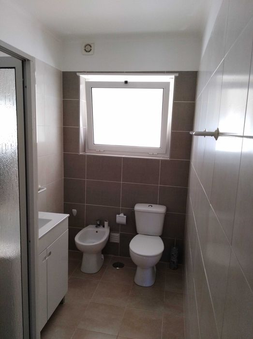 Apartamento de Rés de chão T2 para arrendamento 82mt área bruta renovado