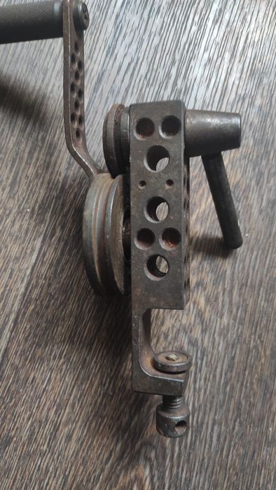 Машинка для выравнивания крышек