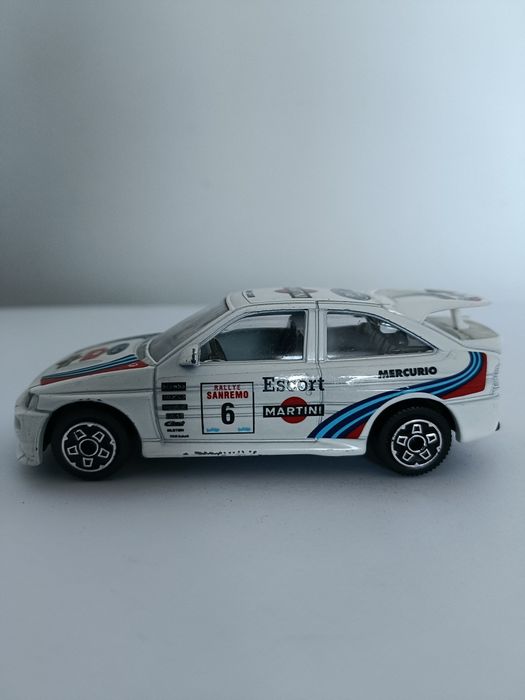 Resorak Bburago Ford Escort