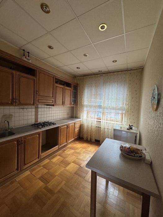 Продам 4 комн квартиру