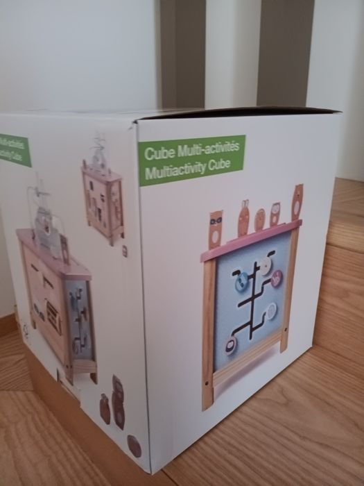 Cubo grande de atividades, em madeira FSC®. - rosa