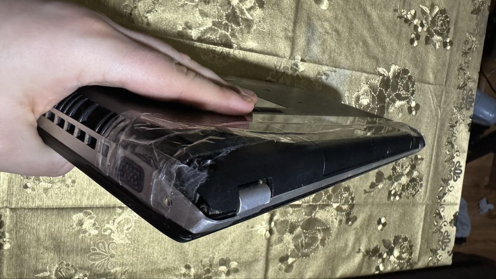 Ноутбук Асус в неплохом состоянии