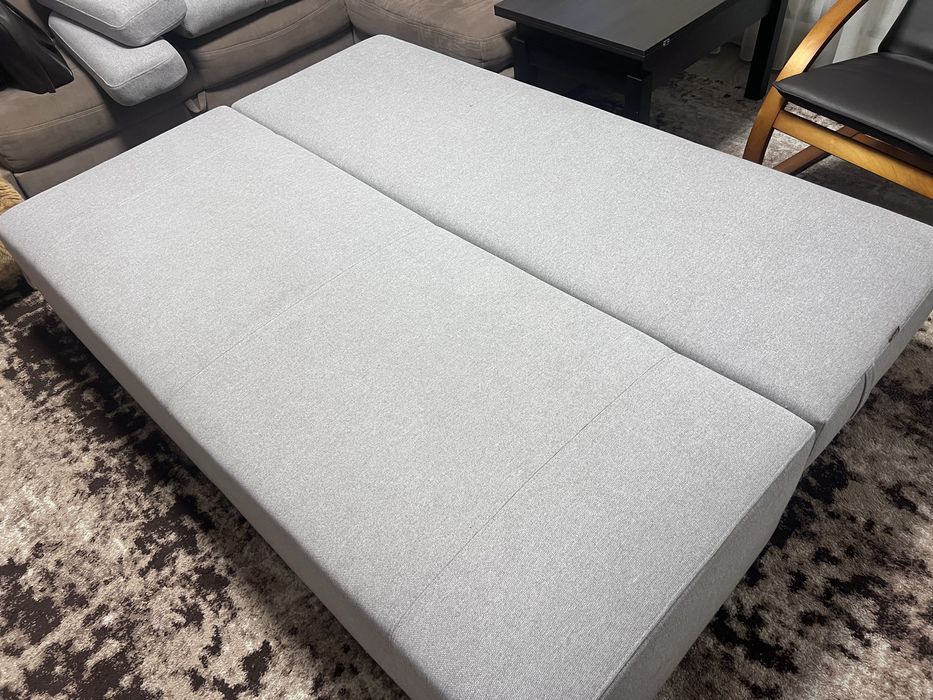 Диван- кровать в ідеальному стані. Самовивіз.