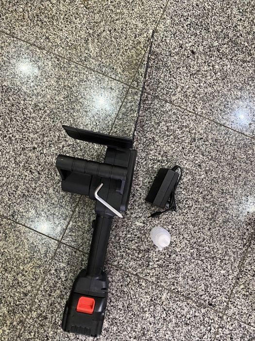 Motoserra elétrica a bateria