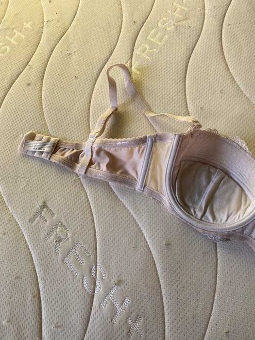 Biały stanik biustonosz w błyszczącą koronkę wiessman 70c push up