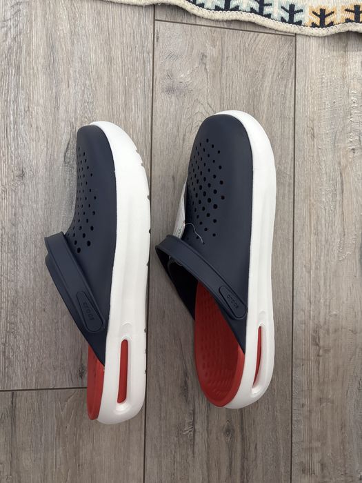 Продам нові Crocs