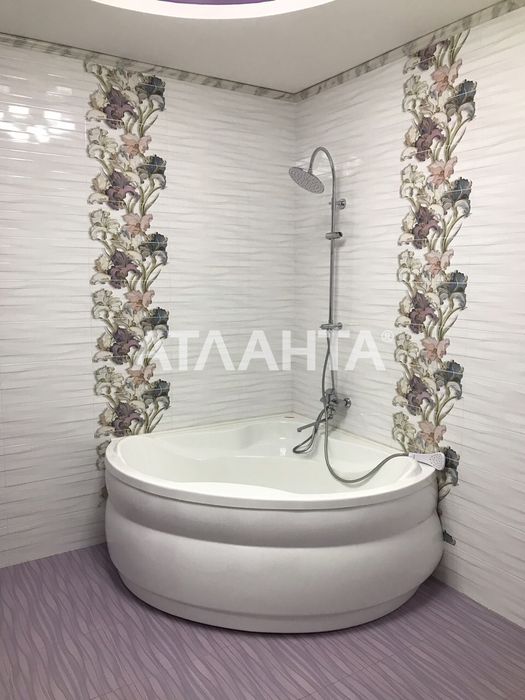 2 комнатная квартира в новом доме в центре/Привоз.