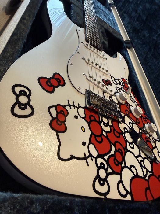 Fender Hello Kitty Stratocaster wersja Japońska unikat