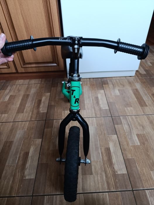 Дитячій Велобіг. Від 2 до 5 років. Сидіння регулюється.