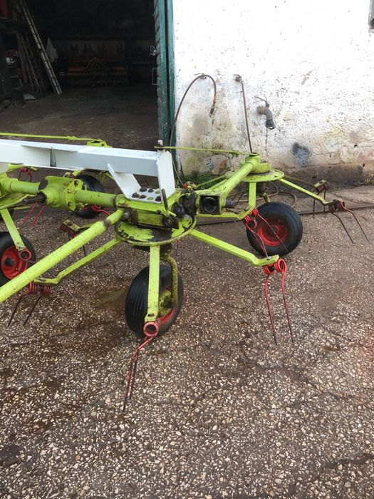 Espalhador de erva Claas